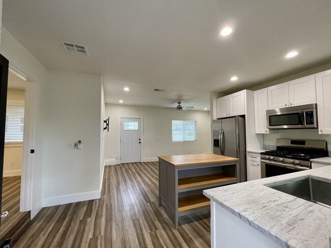 Building Photo - 9556 Cecilwood Dr