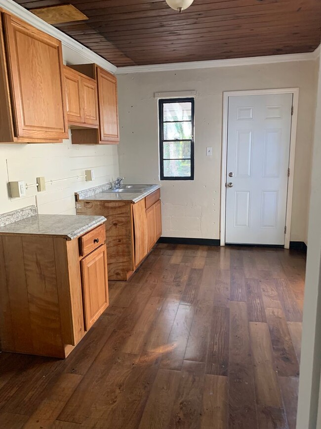 Building Photo - 309 S Cleveland St