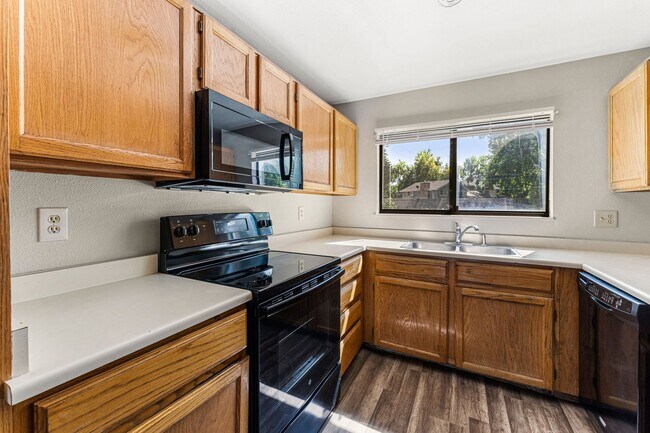 Building Photo - Renovated 2-Bed/2-Bath Condo in Tall Pines, Lakewood!