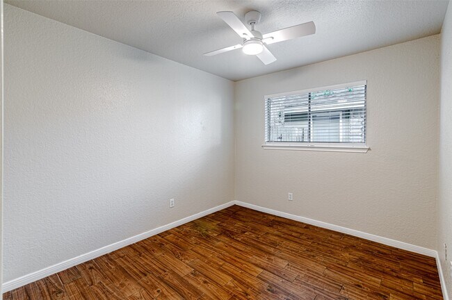Building Photo - 1710 Blindlake Dr
