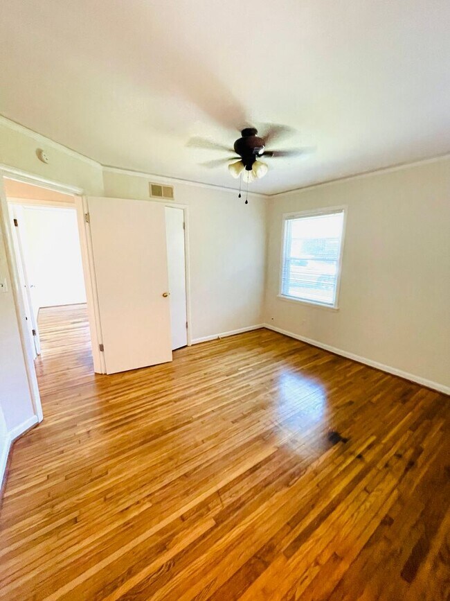 Building Photo - ** 3 bed 2 bath located in Morningview ** ...