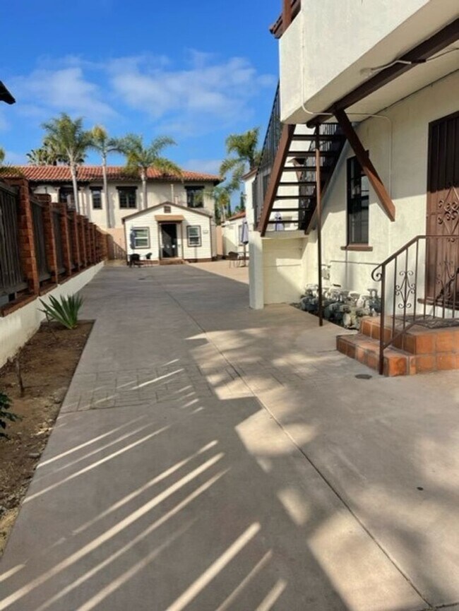 Building Photo - **CHARMING CASITA ** 1Bedroom / 1 Bath ava...