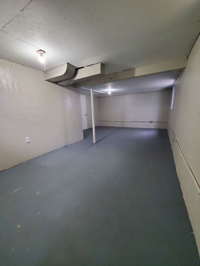 Building Photo - Spacious Four Bedroom Two Bath Home in Ben...
