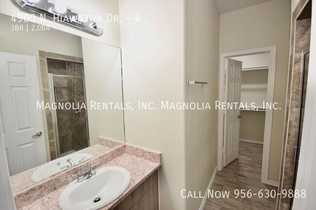 Building Photo - 4900 N Hiawatha Dr