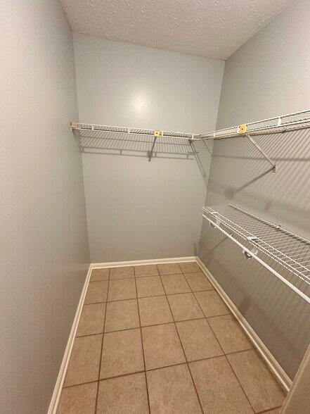 Building Photo - 1424 Springleaf Cir SE