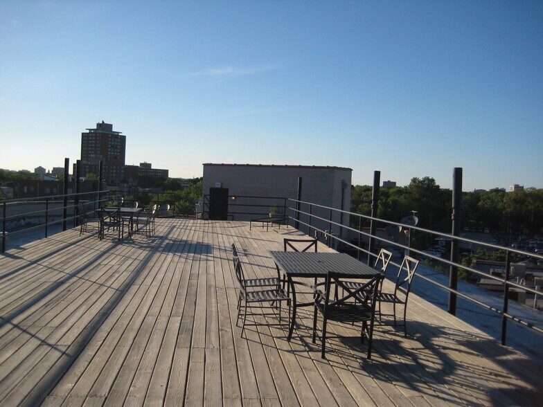 Building Photo - 3755 N Racine Ave