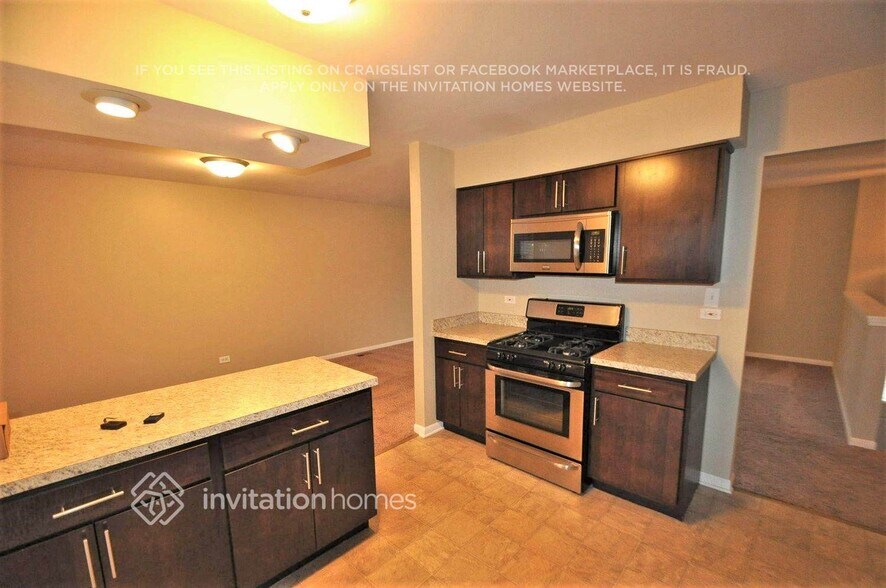 Building Photo - 15238 Ridgeland Ave