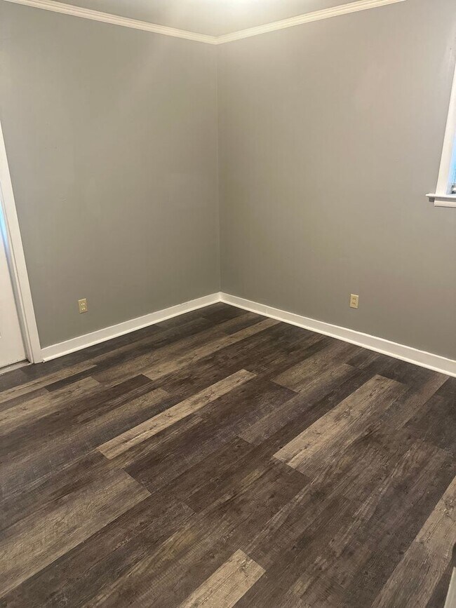 Building Photo - 3 bed fully renovated MHA Vouchers Welcomed!!!