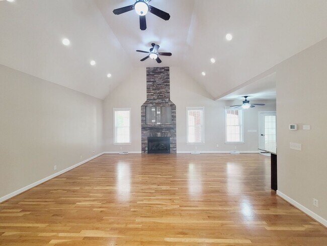 Building Photo - Beautiful Brick Ranch in Campbell County