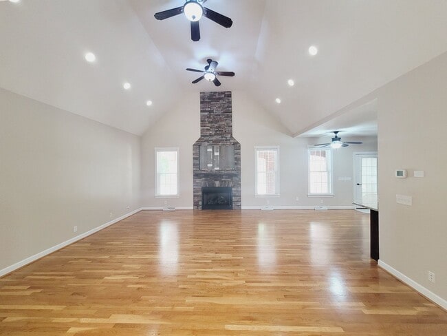 Building Photo - Great Views, Located off of Highway 460