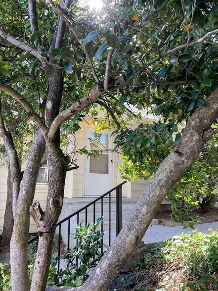 Building Photo - 3507 SW 11th Ave