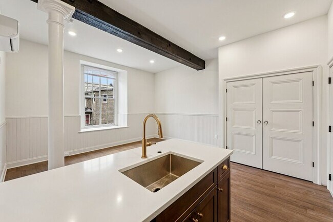 Building Photo - 401 Martin St