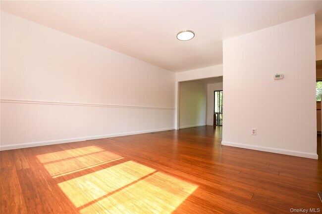 Building Photo - 259 Village Ct