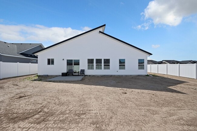 Building Photo - 1138 Crestview Dr