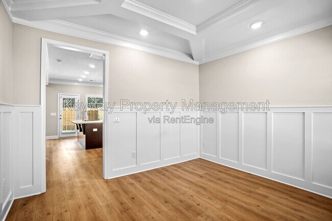 Building Photo - 3225 Venetian Dr