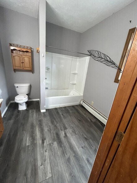 Bathroom - 408 S Range St