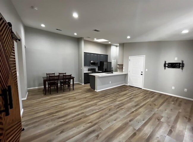 Building Photo - 2425 Augusta Dr