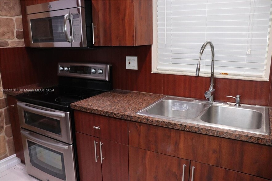 Building Photo - 19259 SW 118th Pl