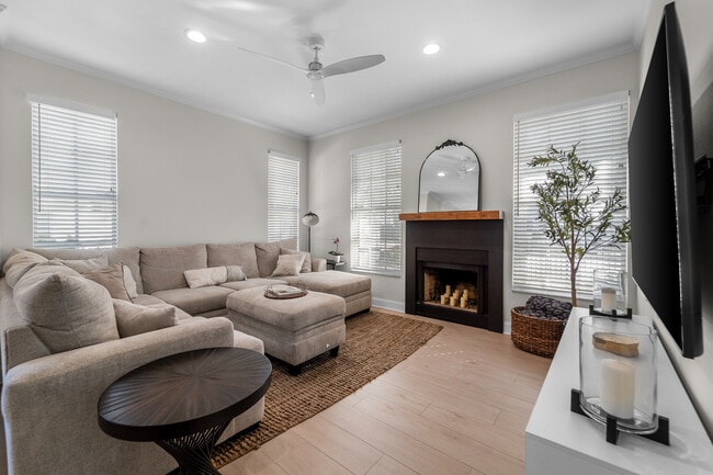 Building Photo - 607 S Glen Ave