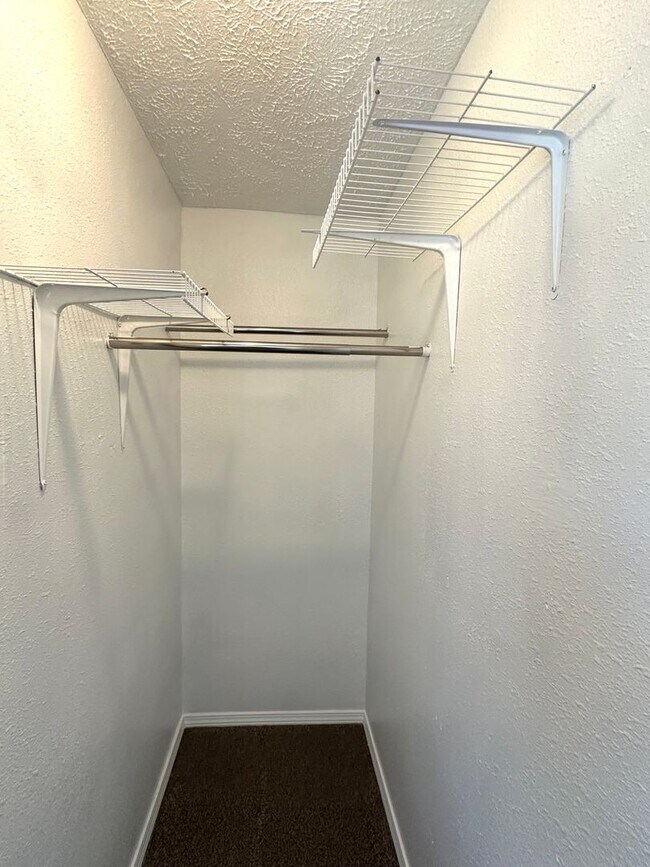 Building Photo - Spacious 4 Bed Home Near Bass Pro with Detached Garage & Fenced Yard