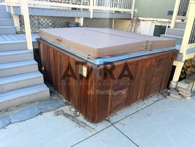 Building Photo - 9111 Parakeet Dr