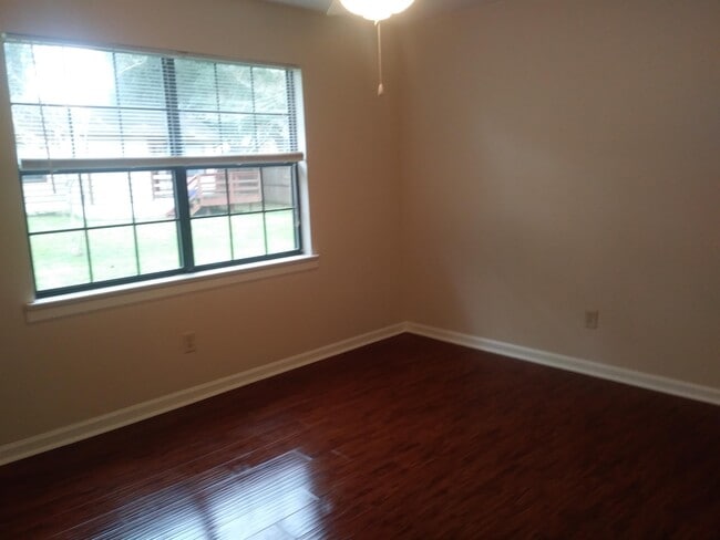 Building Photo - 1627 Coombs Dr