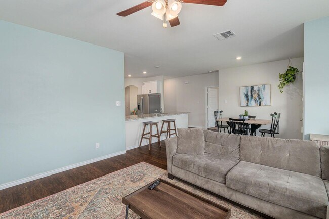 Building Photo - Highly desirable newer community in Royse City! Great Price! Beautiful brick & stone elevation wi...