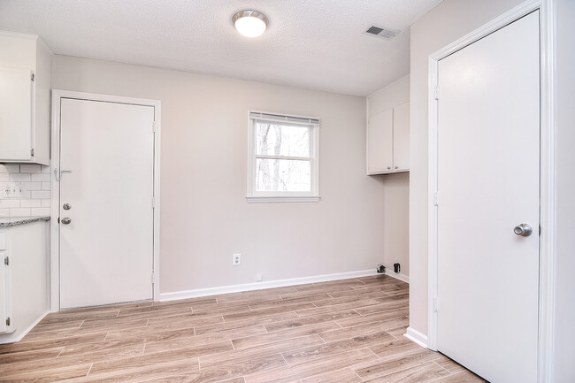 Dining area - 339 Sunny Hill Dr