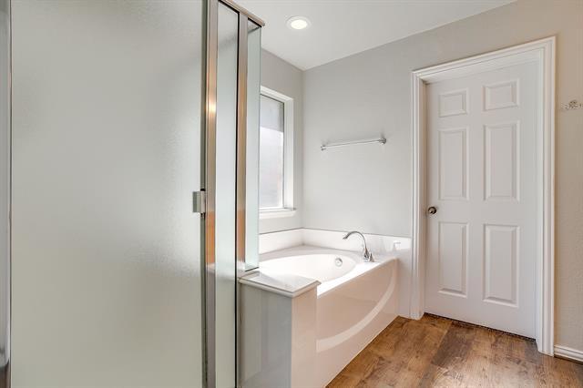 Building Photo - 3025 Shoreline Dr