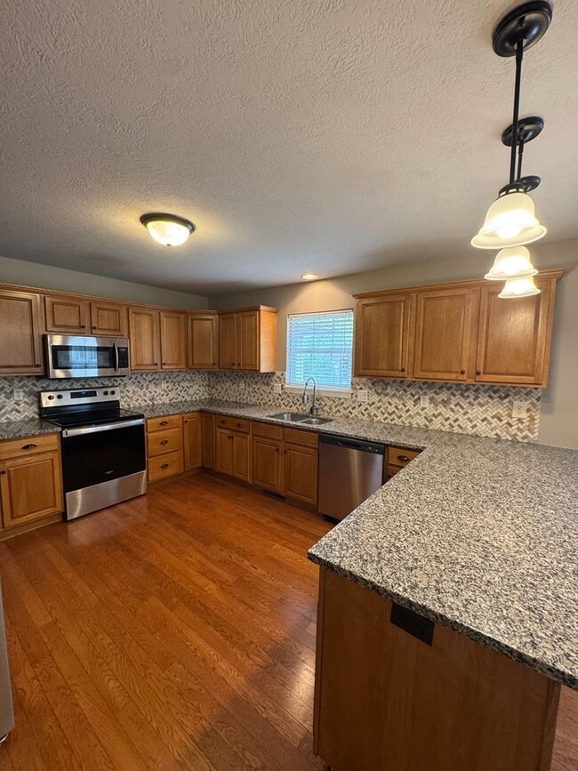 Building Photo - Gorgeous 3 Bedroom, 2 Bathroom Home in Nixa!