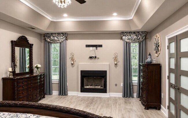 Building Photo - 6041 Bear Lake Dr