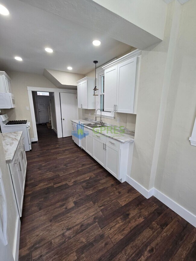 Building Photo - Newly renovated Beechview Home with Bonus Room walking distance to the T