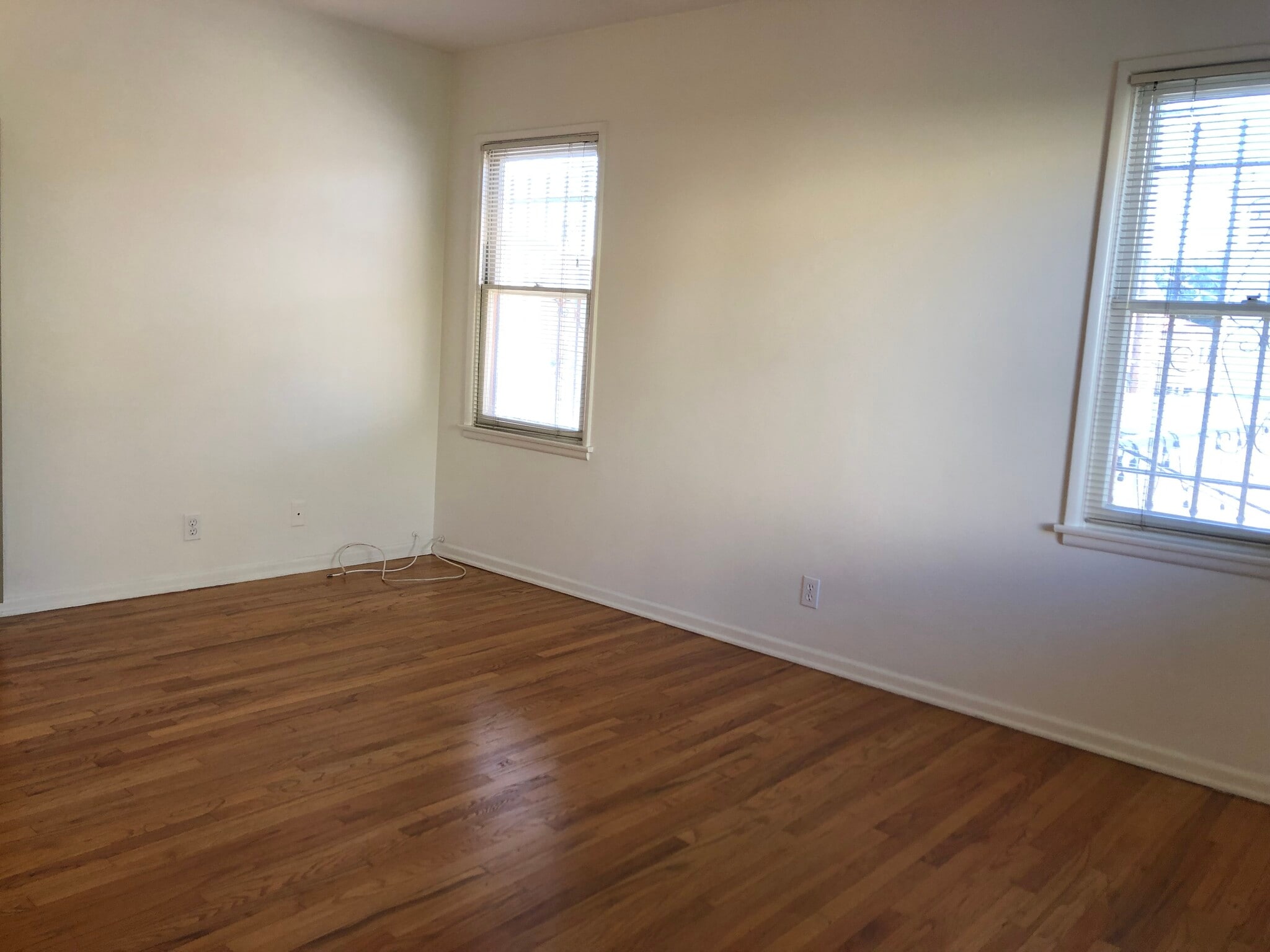 Building Photo - 834 12th St