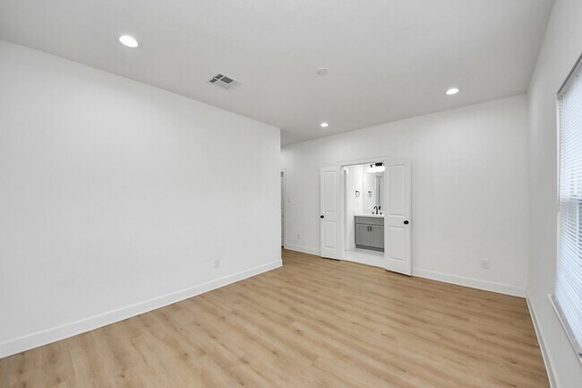 Building Photo - 8316 Corinth St