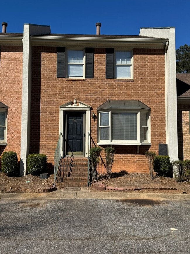 Building Photo - Townhome Available @ Sweetwater Condos!