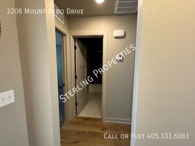 Building Photo - 3208 Mt Nebo Dr