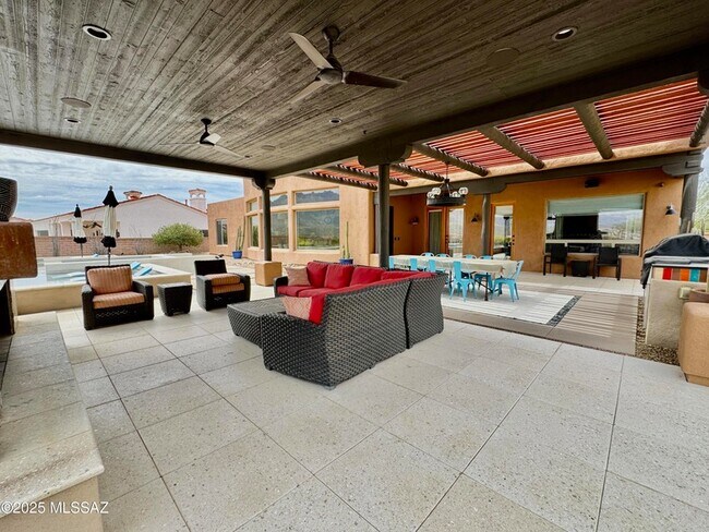 Building Photo - 11096 N Pusch Ridge View Pl
