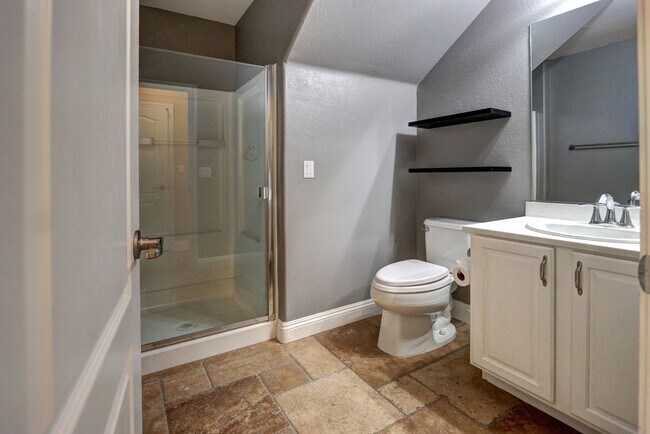 Building Photo - Wonderful 4 Bedroom Home!