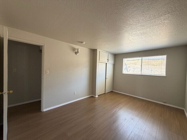 Building Photo - 1020 Taos Dr
