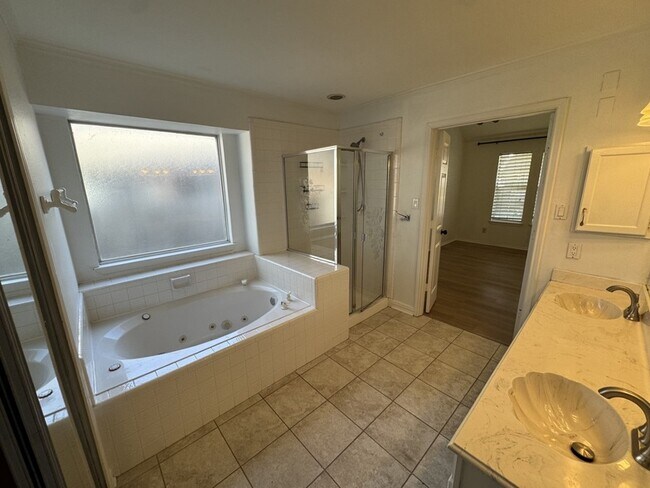 Building Photo - 5232 Goodman Dr