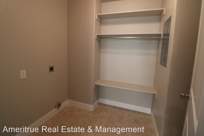 Building Photo - 3 br, 2 bath House - 577 N 220 E