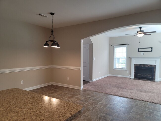 Building Photo - Beautiful 2 Story Home Located Outside of Fayetteville and Fort Bragg!