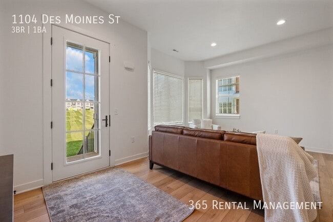 Building Photo - 1104 SW Des Moines St