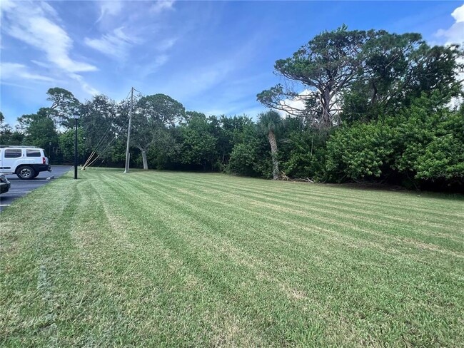 Building Photo - 9000 Commodore Dr