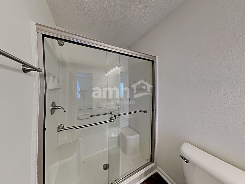 Building Photo - 10890 Clear Spring Dr