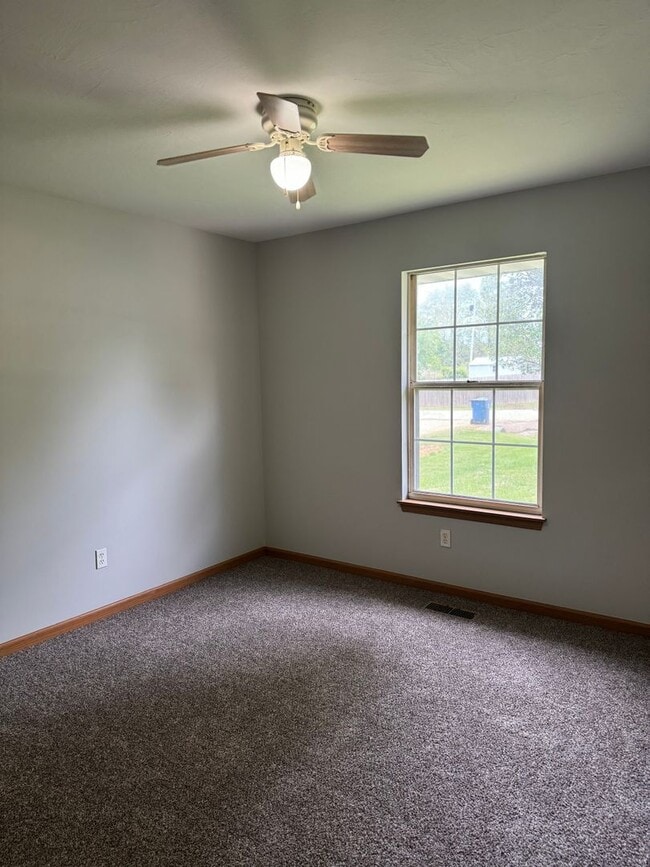 Building Photo - 3 Bedroom Home Strafford, Missouri