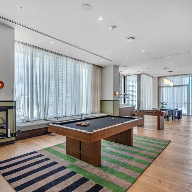 Building Photo - 11 NE 6th St