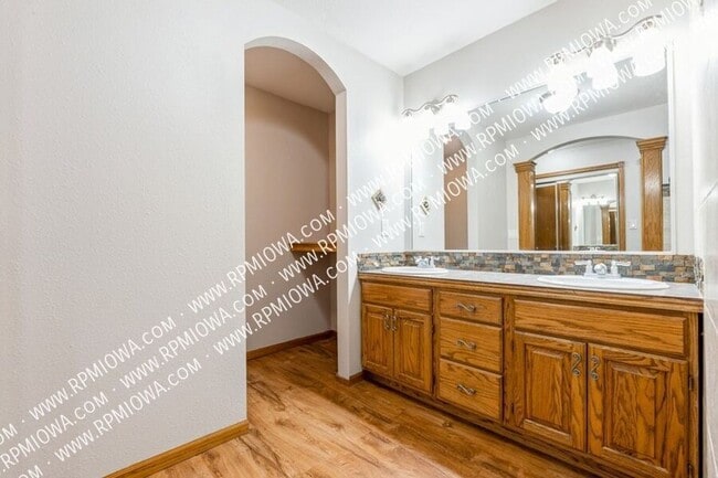 Building Photo - 2106 Timberline Ln
