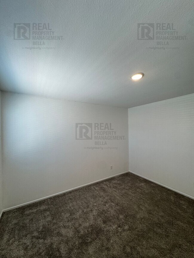 Building Photo - 2807 Moonshimmer St