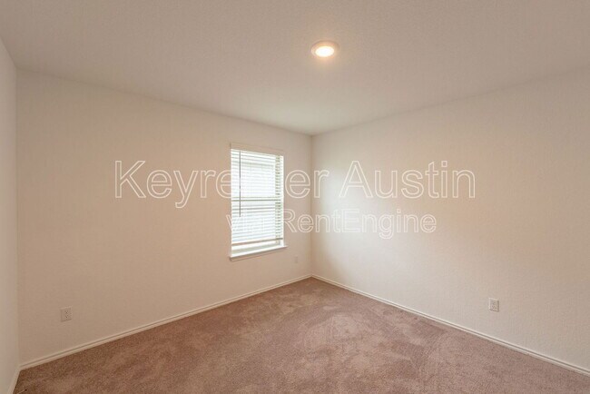 Building Photo - 1520 Holly Lk Dr